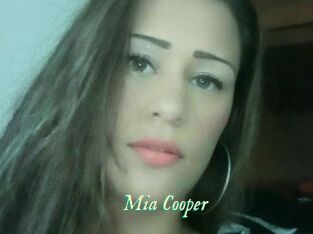 Mia_Cooper