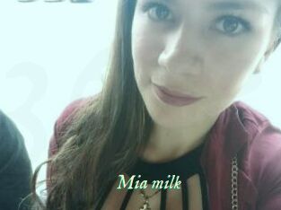 Mia_milk